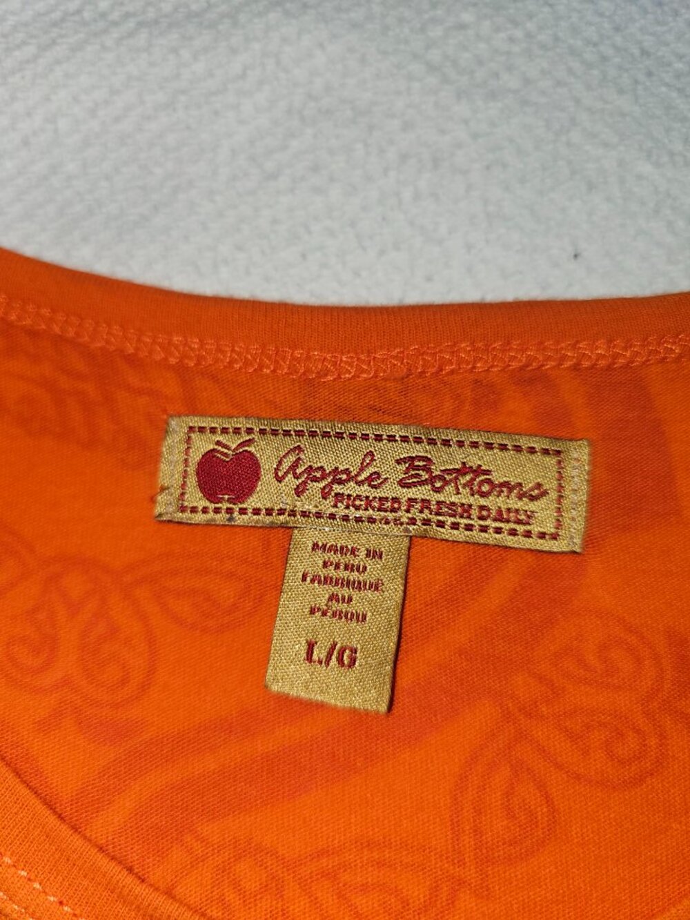 Apple Bottom graphic t-shirt Size L - Picture 7 of 8
